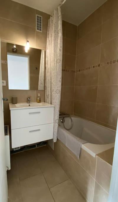 Beau Studio Cosy Et Calme - Face A La Gare De Rosny-Sous-Bois - 20Mn De Paris Et Disneyland Zewnętrze zdjęcie